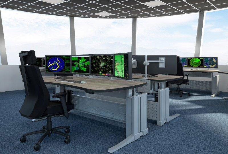 Изображение центра управления полетами с использованием специализированной диспетчерской мебели